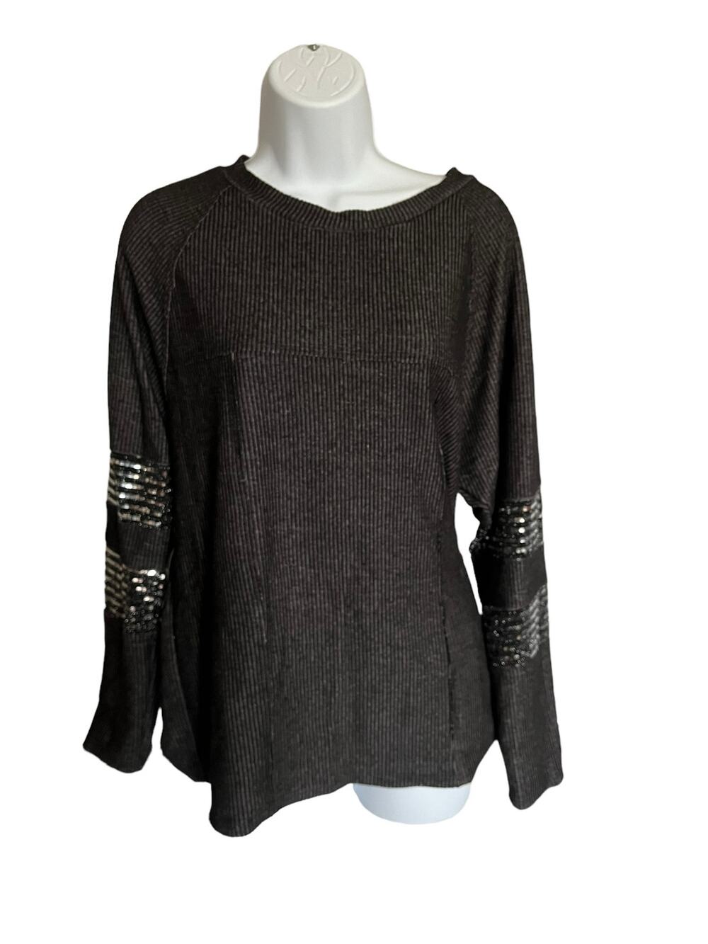 Blumin Apparel gray ribbed knit sweater silver jeweled long sleeve small